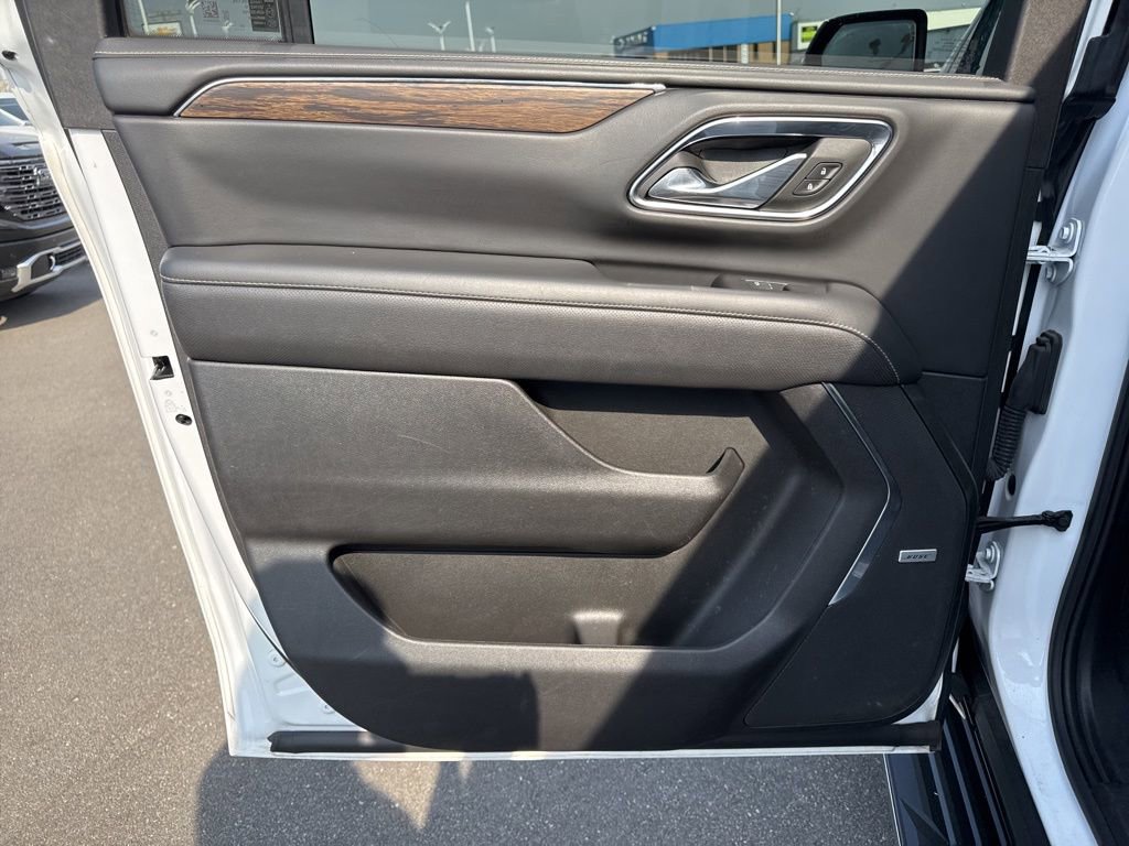 Used 2023 Chevrolet Suburban Premier image 31