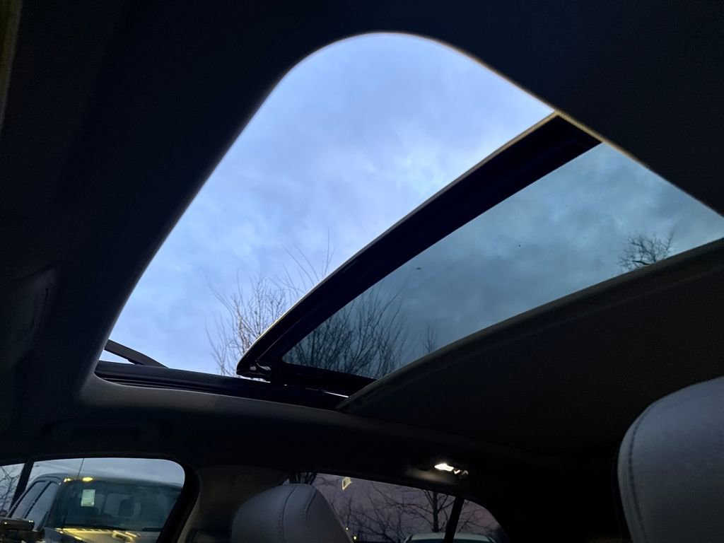 Used 2022 Cadillac XT4 Premium Luxury w/ Enhanced Visibility Package image 23