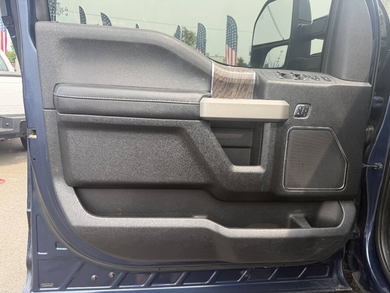 Used 2017 Ford F350 Lariat AWD/4WD image 2