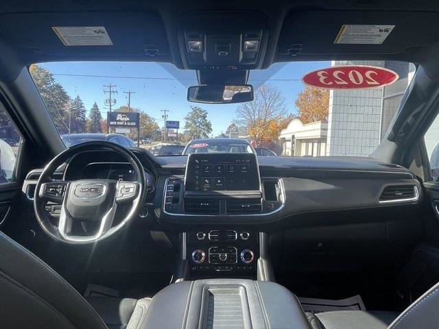 Used 2023 GMC Yukon XL SLT image 32