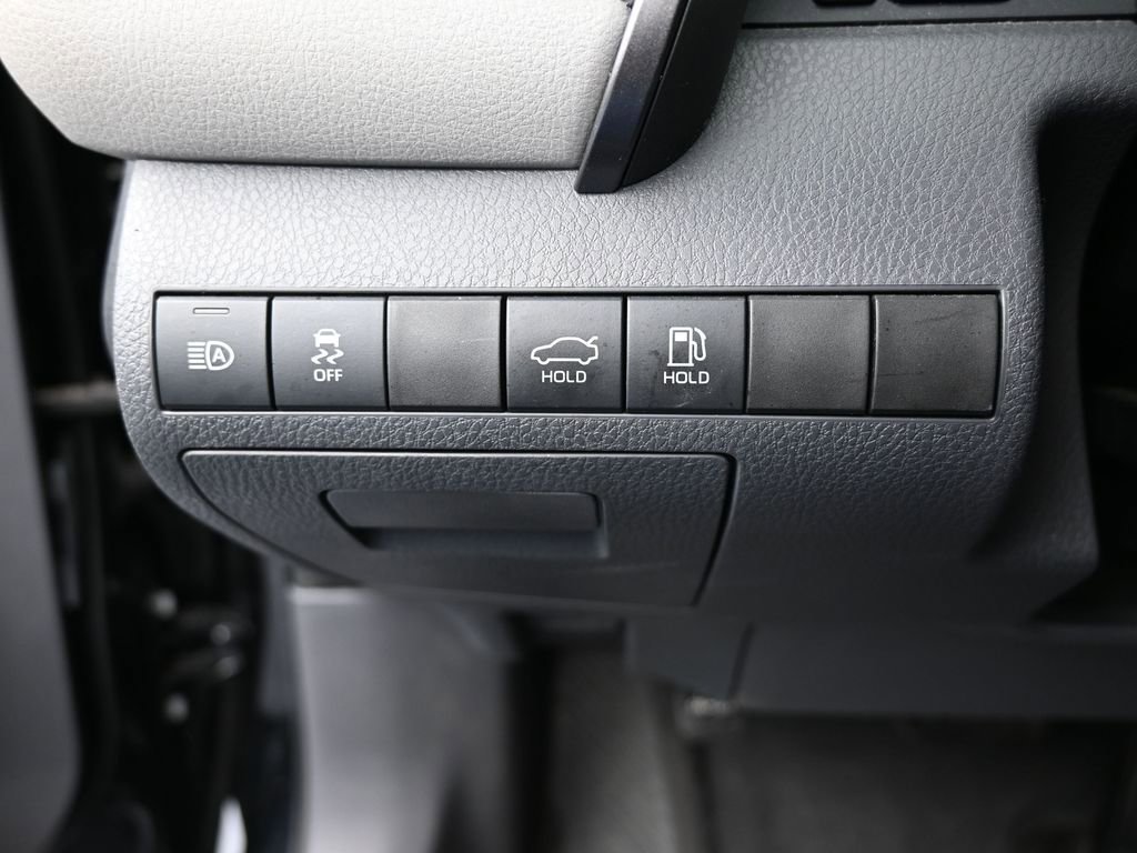 Used 2019 Toyota Camry LE image 32