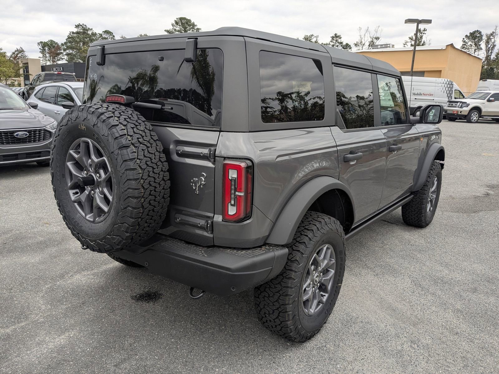 New 2025 Ford Bronco Badlands image 5