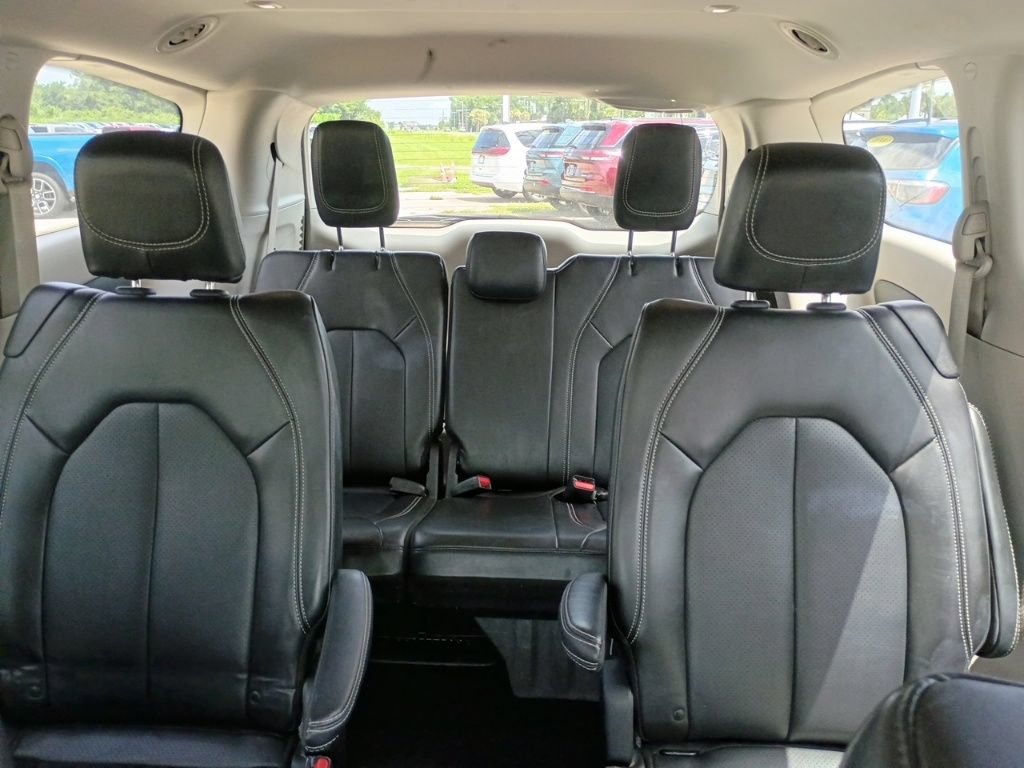Certified 2024 Chrysler Pacifica Touring-L FWD image 14