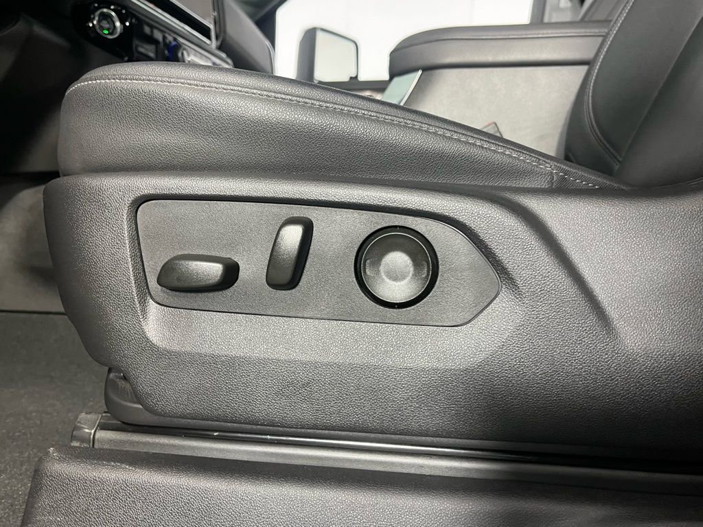 Used 2025 Chevrolet Silverado 2500 LTZ w/ LTZ Convenience Package image 25