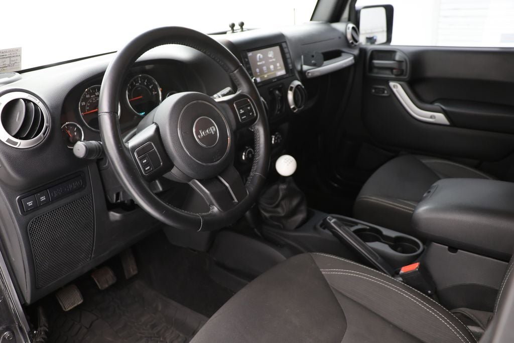 Used 2017 Jeep Wrangler Unlimited Rubicon w/ Dual Top Group AWD/4WD image 18