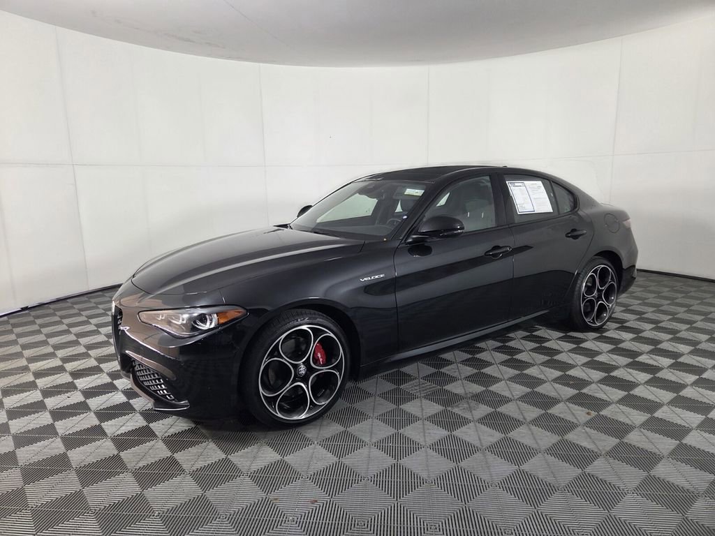 Used 2024 Alfa Romeo Giulia Veloce image 4