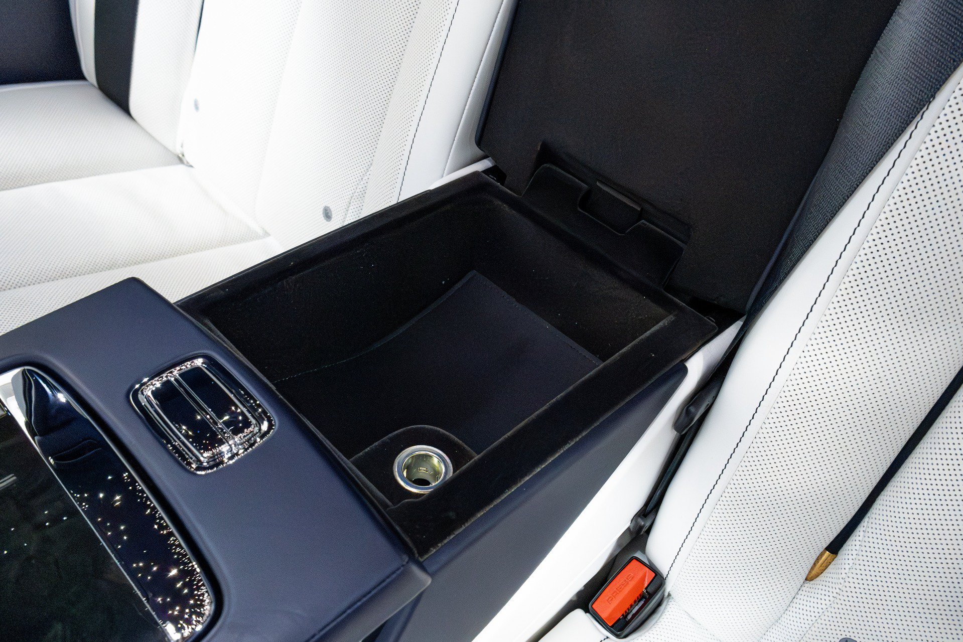 Used 2021 Rolls-Royce Phantom Sedan RWD image 36
