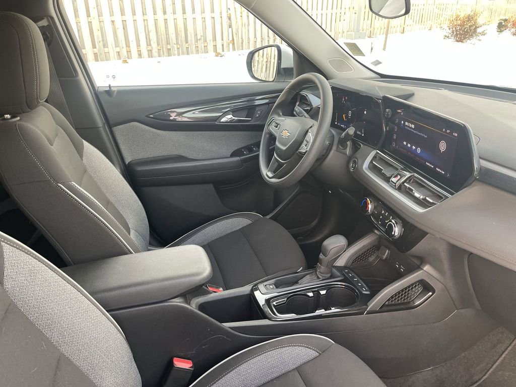 Used 2025 Chevrolet TrailBlazer LT image 37