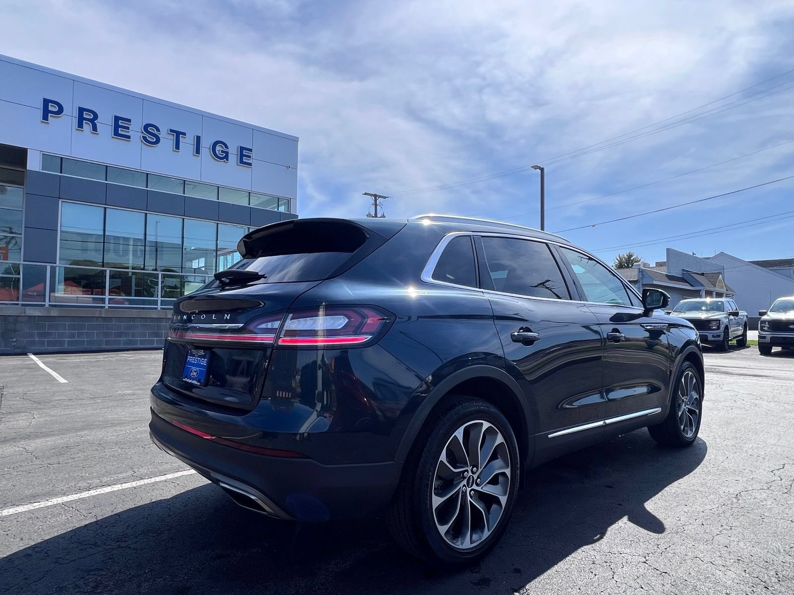 Used 2023 Lincoln Nautilus Reserve AWD/4WD image 15