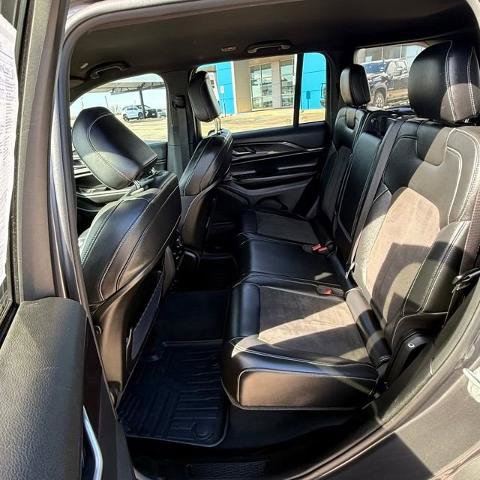 Used 2023 Jeep Grand Cherokee Altitude image 7