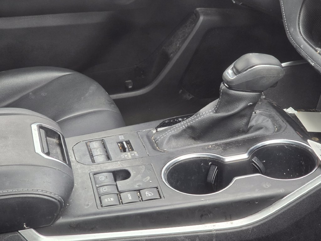 Used 2024 Toyota Highlander XLE AWD/4WD image 15