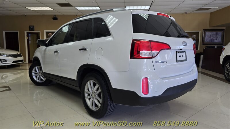Used 2014 Kia Sorento LX FWD image 3