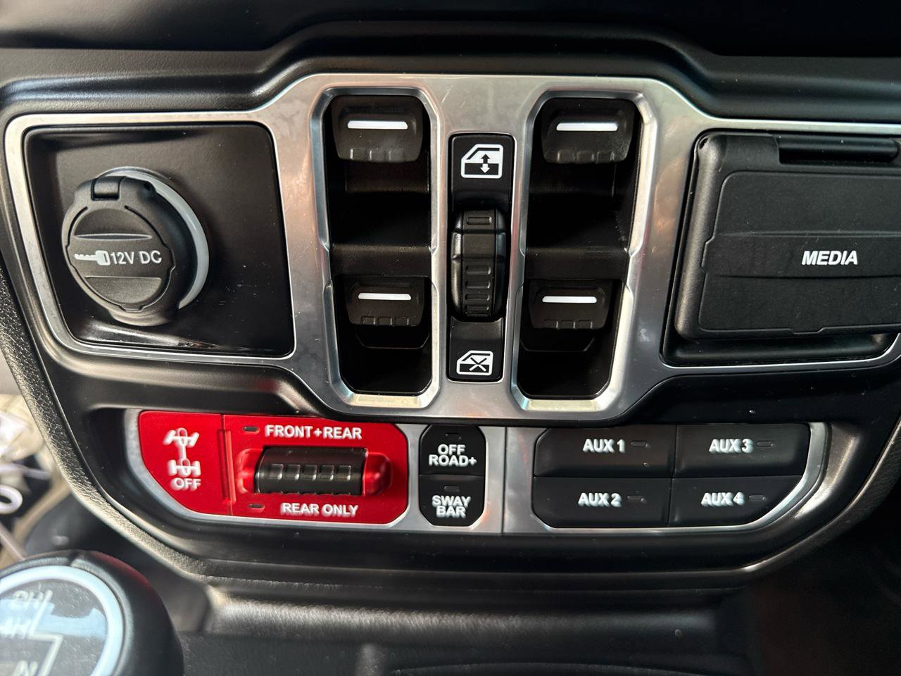 Used 2022 Jeep Gladiator Rubicon w/ Cold Weather Group AWD/4WD image 26