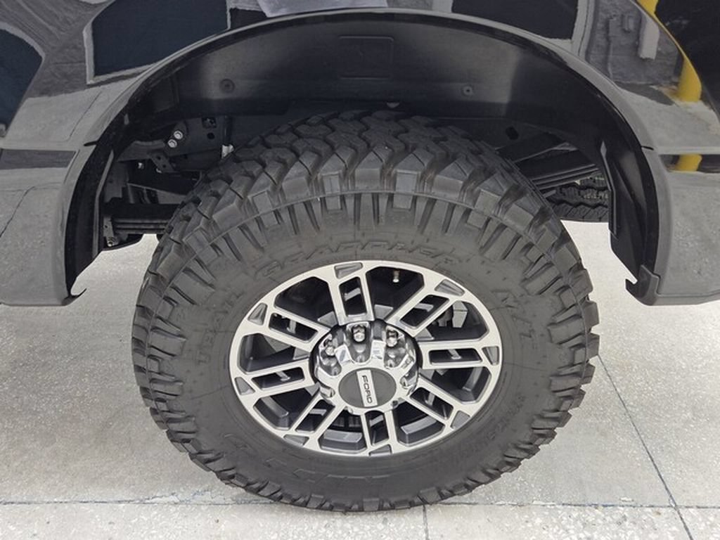 Used 2024 Ford F250 Limited w/ FX4 Off-Road Package AWD/4WD image 9