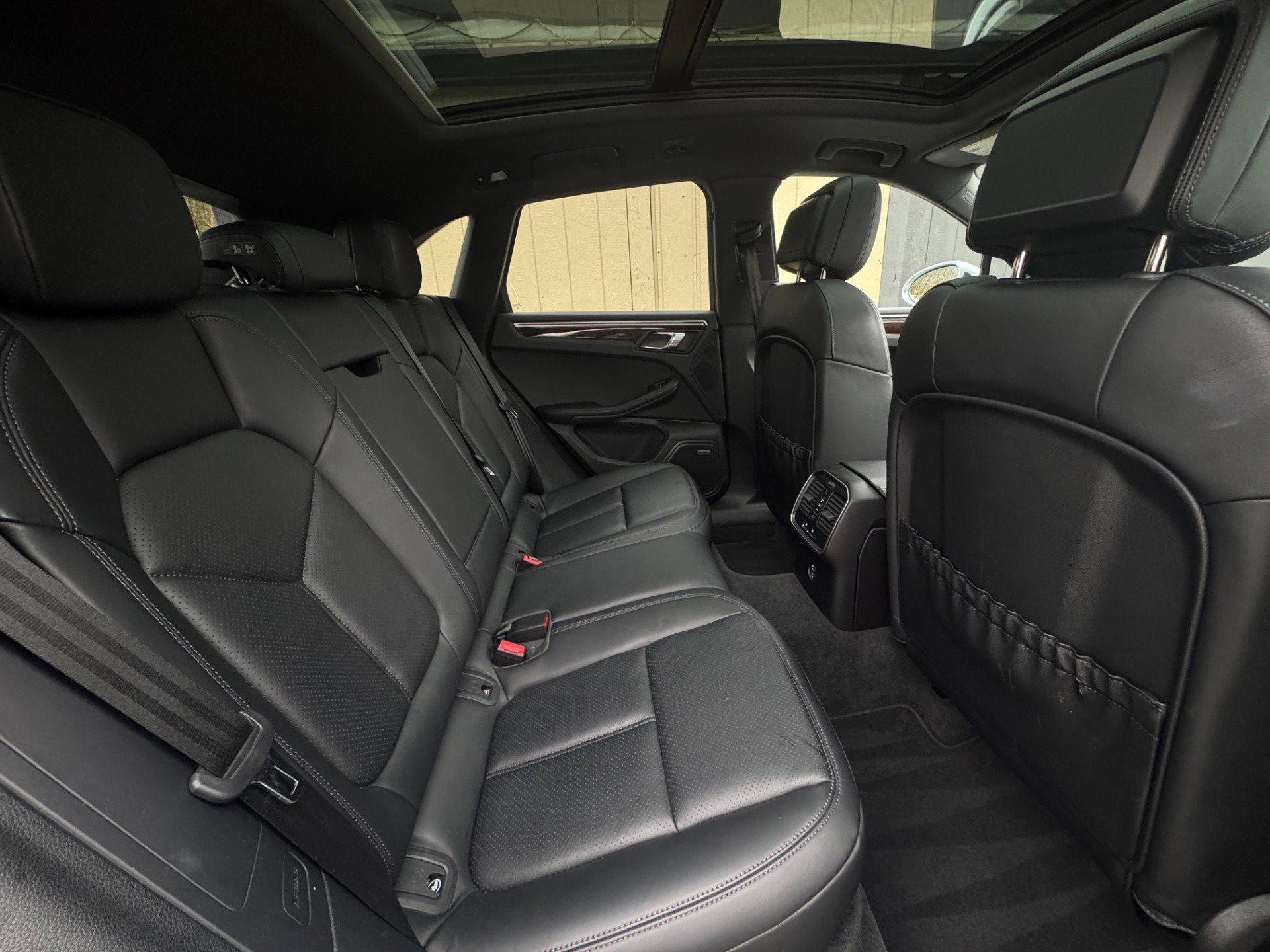 Used 2024 Porsche Macan image 34