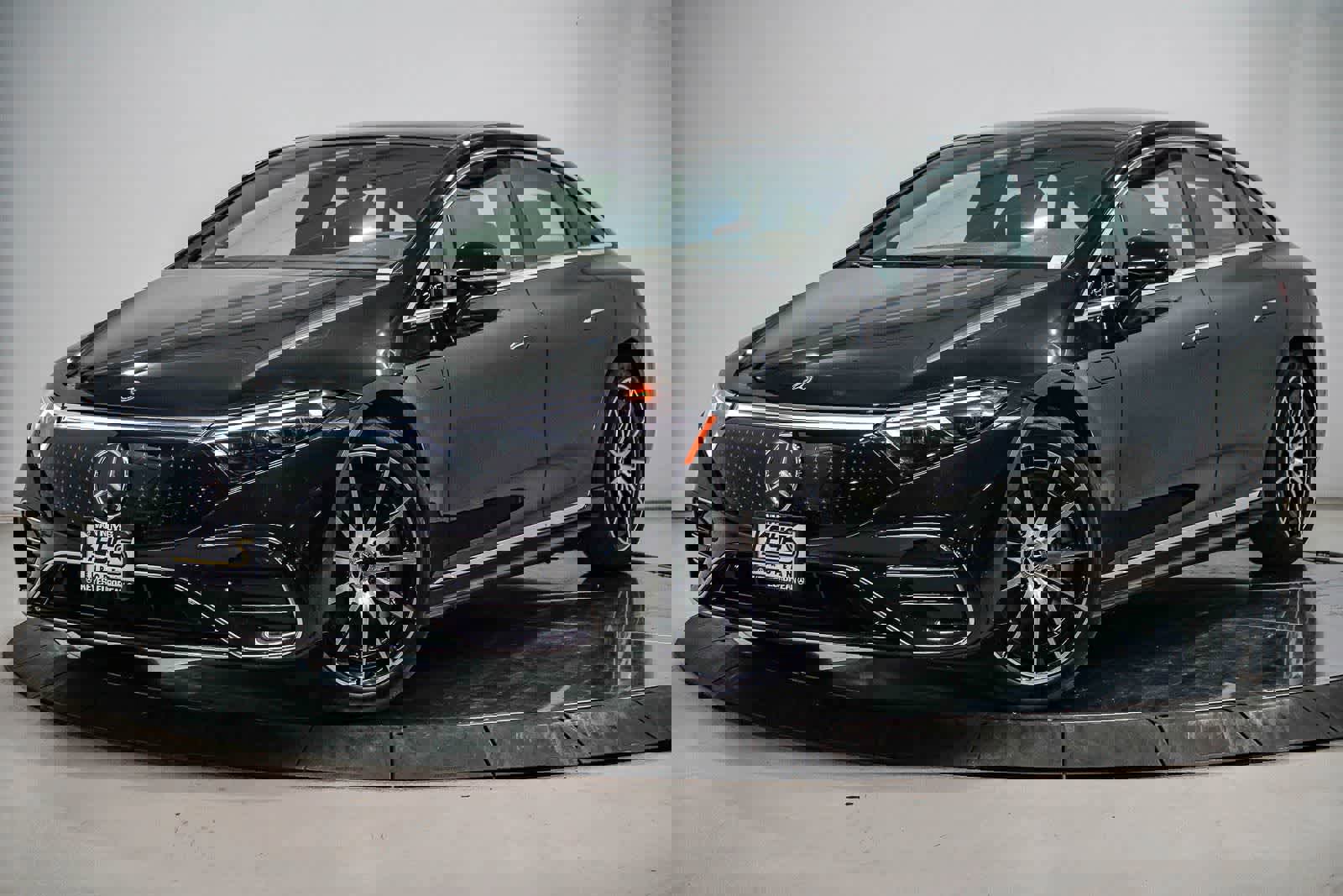 Used 2023 Mercedes-Benz EQS 580 4MATIC Sedan image 1