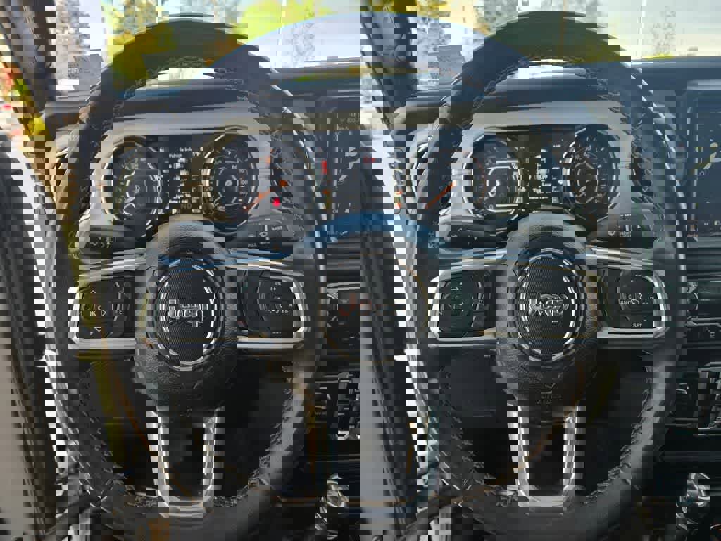 Used 2023 Jeep Gladiator Overland image 24