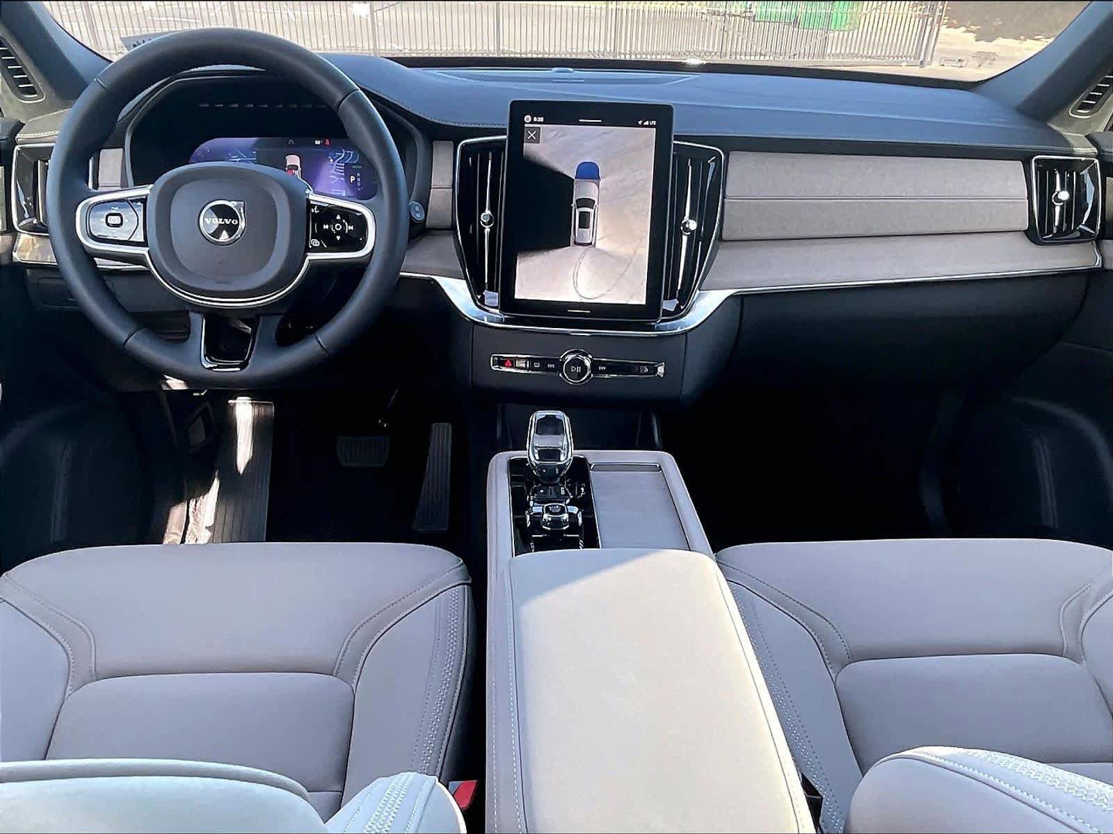 New 2026 Volvo XC90 T8 Plus w/ Protection Package Premier image 7