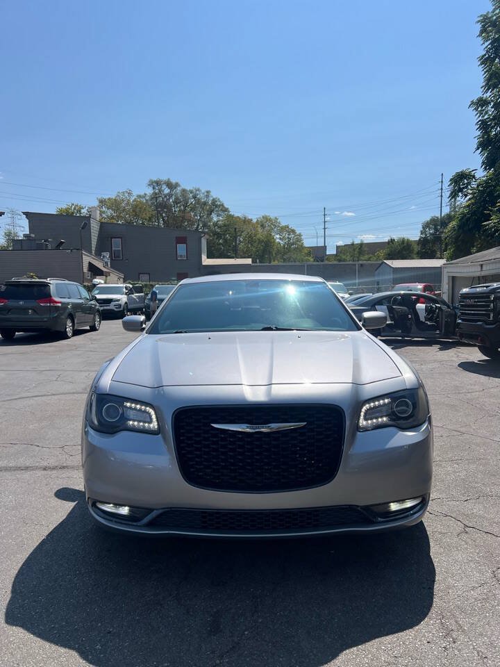 Used 2015 Chrysler 300 S RWD image 3
