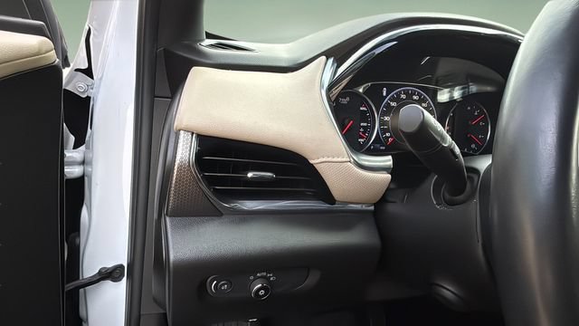 Used 2022 Chevrolet Traverse Premier FWD image 20