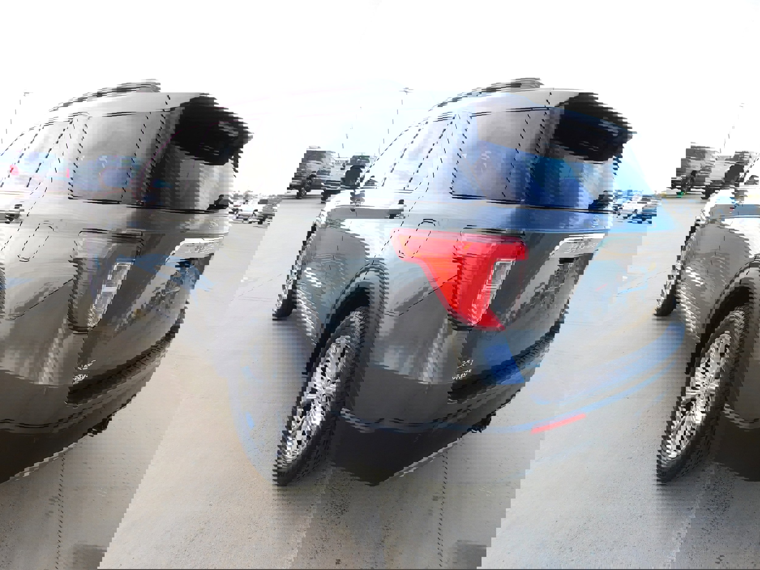 Used 2020 Ford Explorer XLT w/ Equipment Group 202A image 5