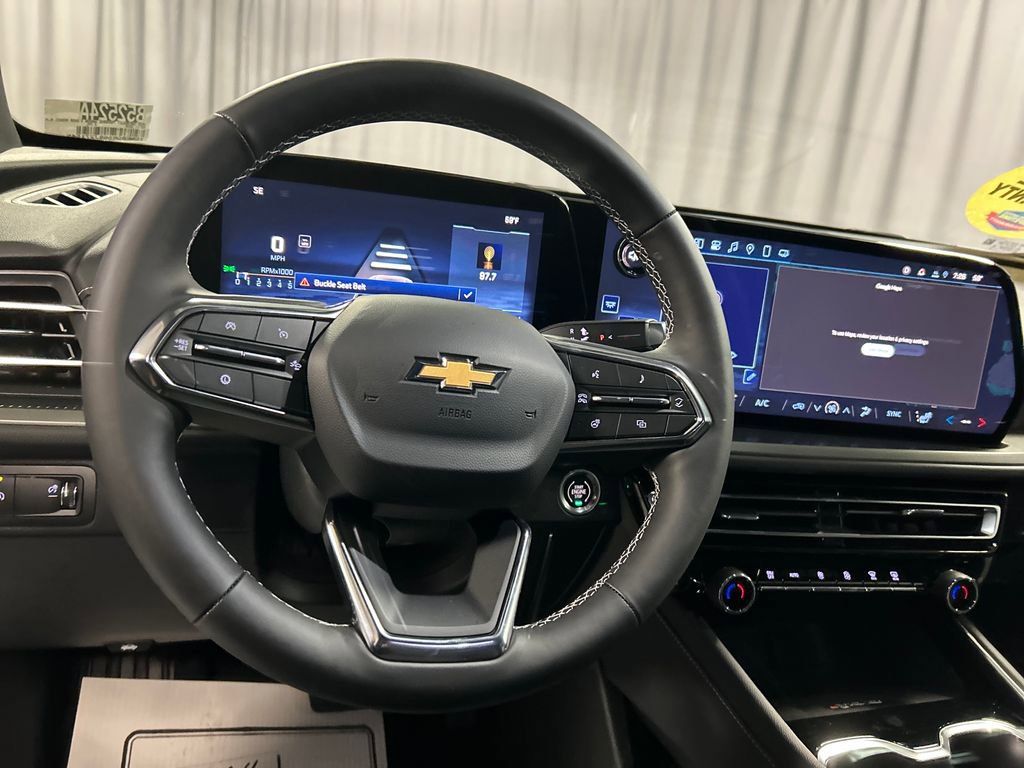 Used 2025 Chevrolet Traverse LT w/ Driver Confidence Package image 15