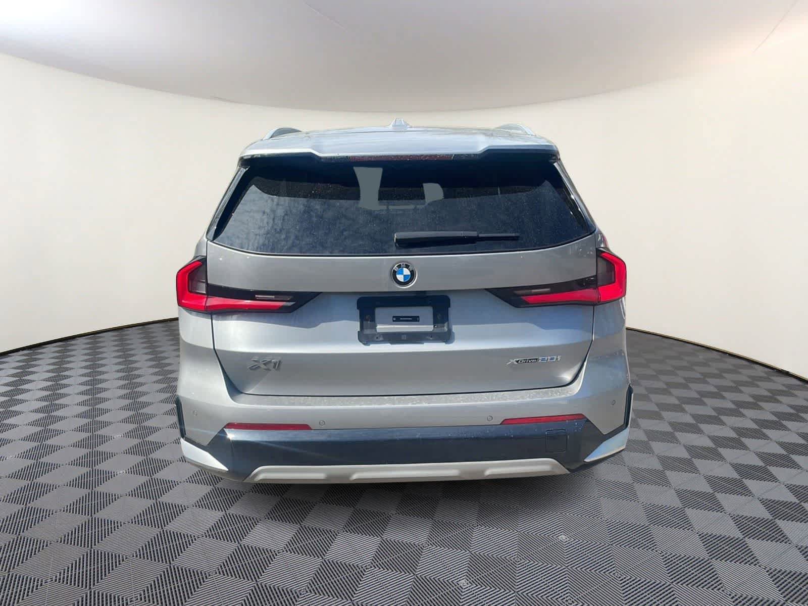 Used 2023 BMW X1 xDrive28i w/ Convenience Package AWD/4WD image 5