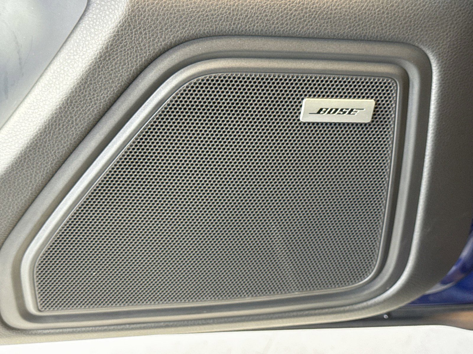 Certified 2025 Porsche Macan AWD/4WD image 12