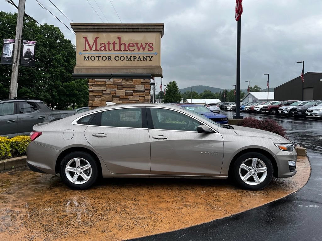 Used 2022 Chevrolet Malibu LT FWD image 4