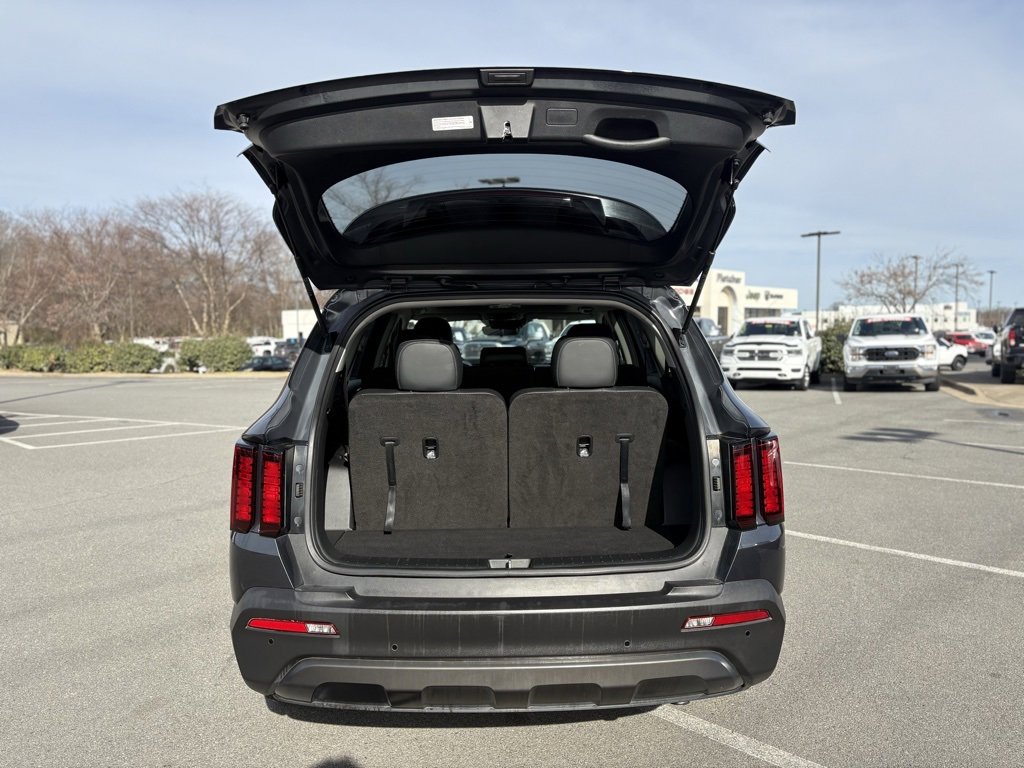 Used 2021 Kia Sorento S w/ Panoramic Sunroof Package image 7