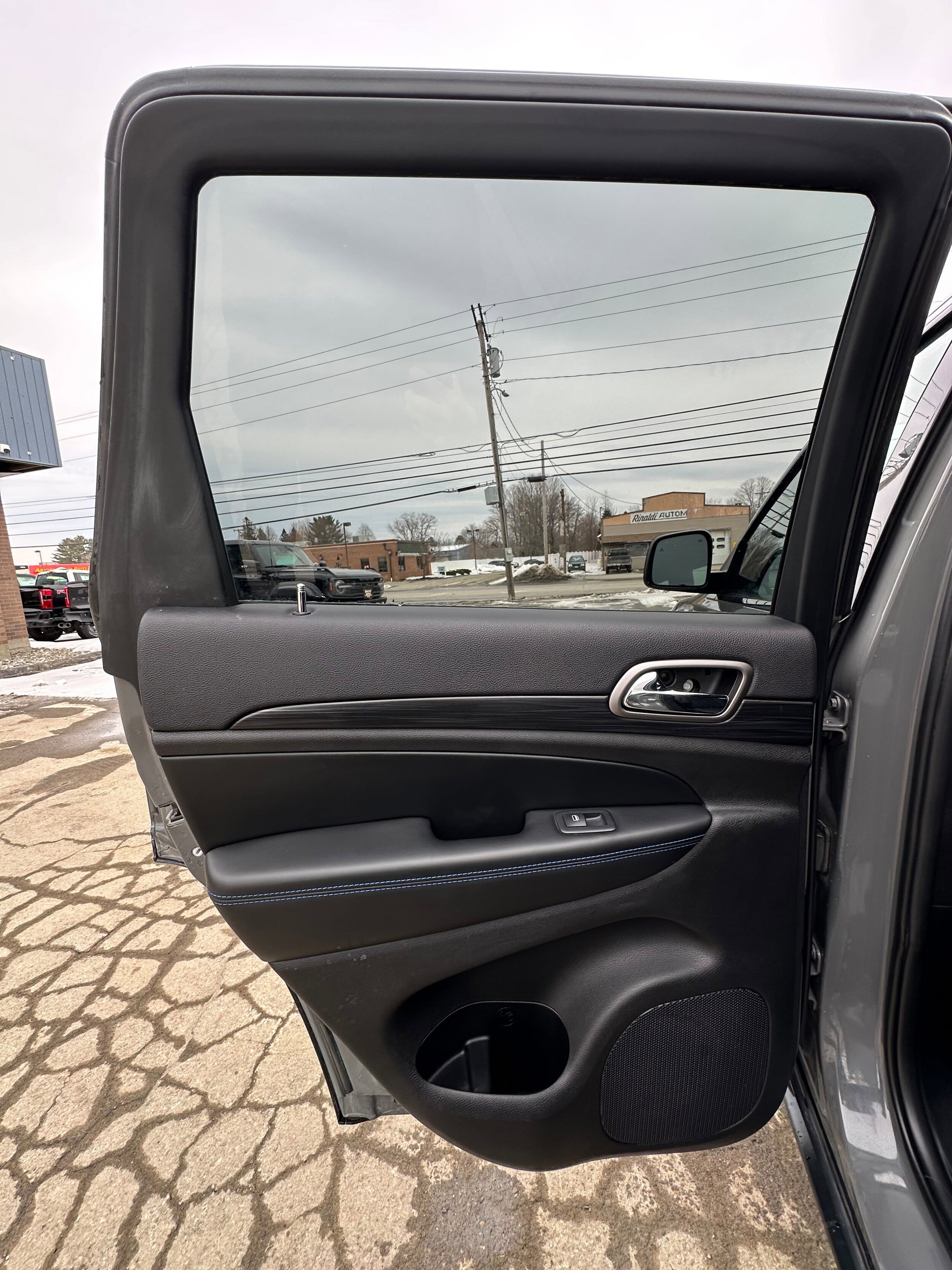 Used 2019 Jeep Grand Cherokee Laredo AWD/4WD image 19