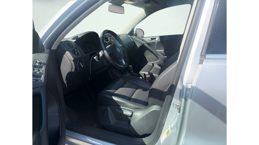 Used 2012 Volkswagen Tiguan SE AWD/4WD image 12