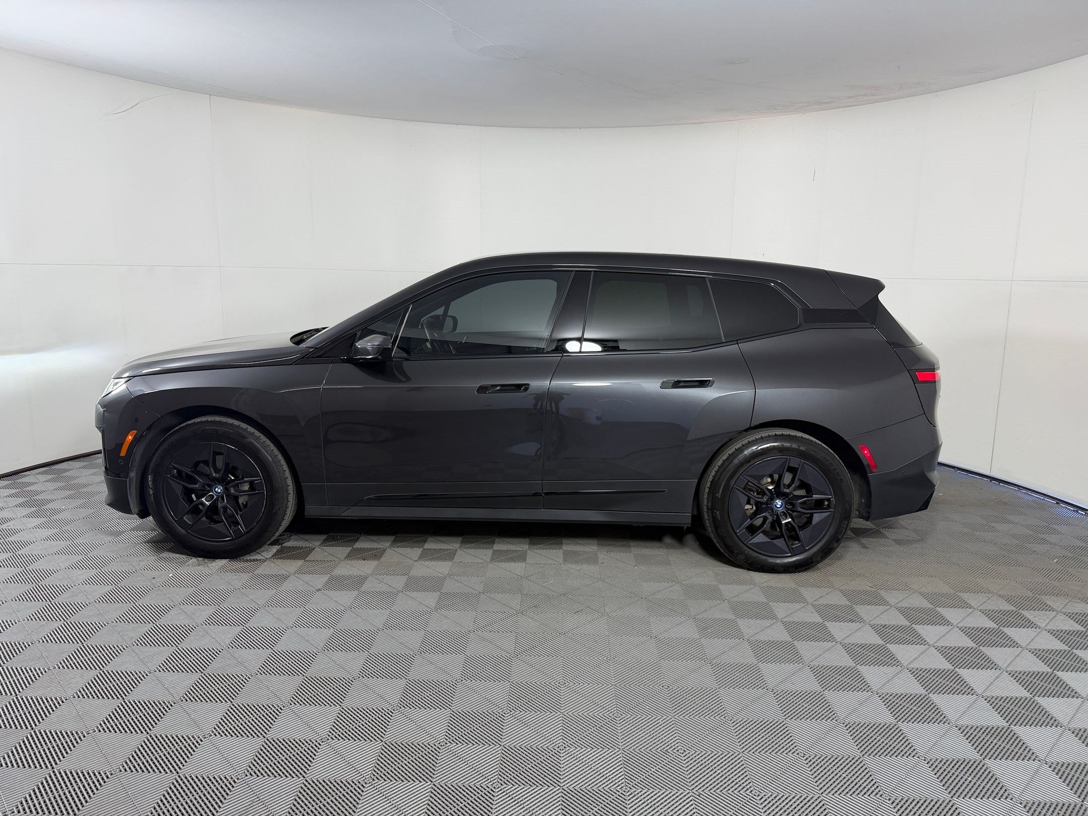 Used 2023 BMW iX xDrive50 w/ Convenience Package AWD/4WD image 2