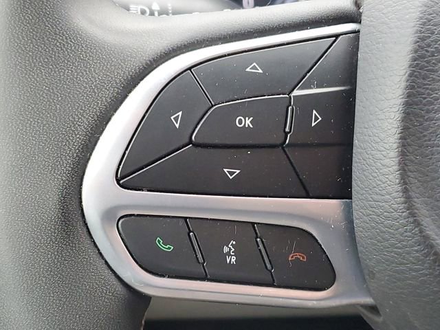 Used 2023 Chrysler Pacifica Touring-L FWD image 11