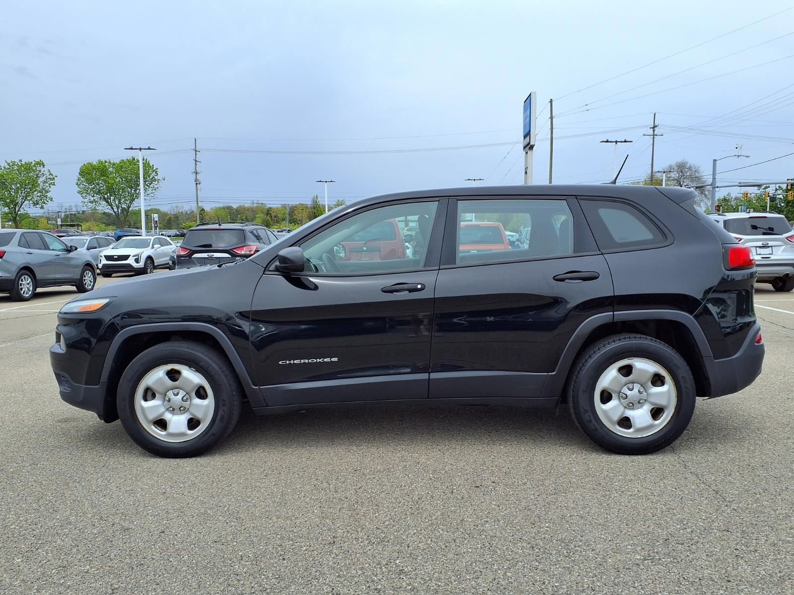 Used 2017 Jeep Cherokee Sport AWD/4WD image 8