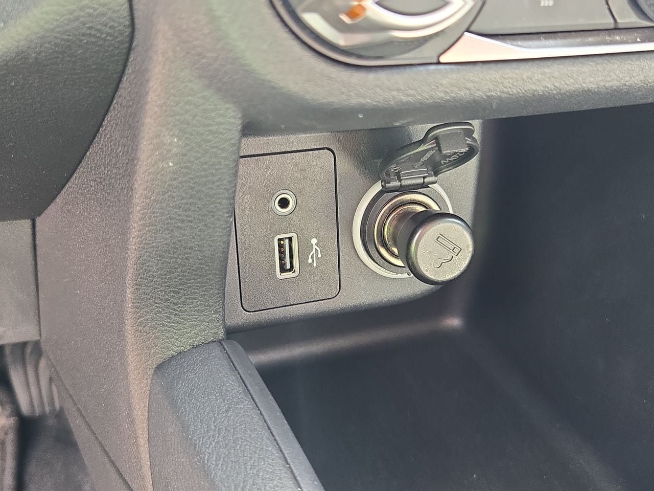 Used 2023 Nissan Kicks S FWD image 17