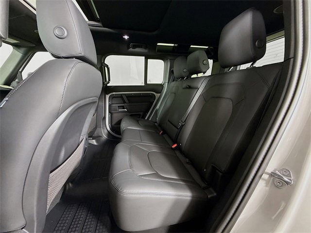 New 2026 Land Rover Defender 110 X-Dynamic SE image 24