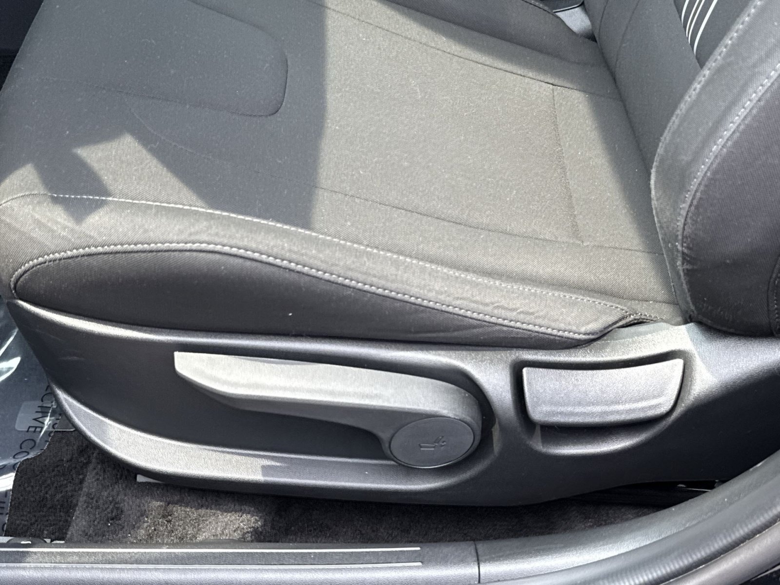 Certified 2024 Hyundai Elantra Blue FWD image 14