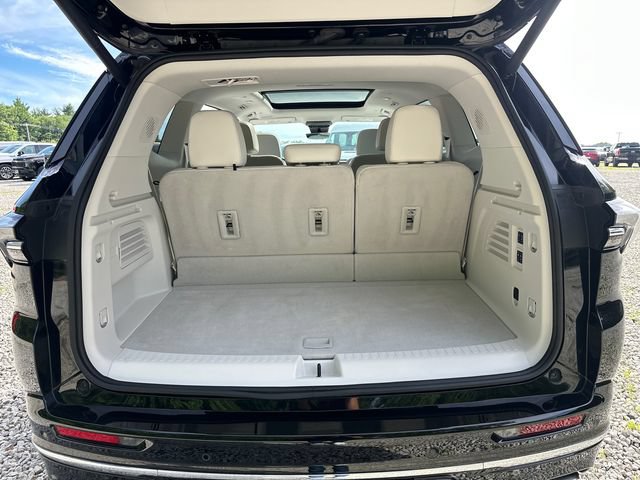 Used 2025 Buick Enclave Avenir w/ Super Cruise Package AWD/4WD image 13