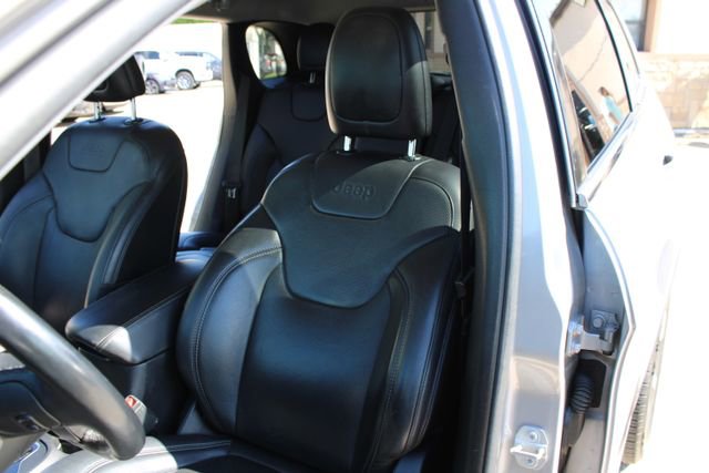 Used 2019 Jeep Cherokee Limited FWD image 14