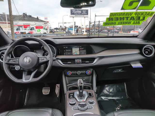 Used 2022 Alfa Romeo Stelvio Ti image 15