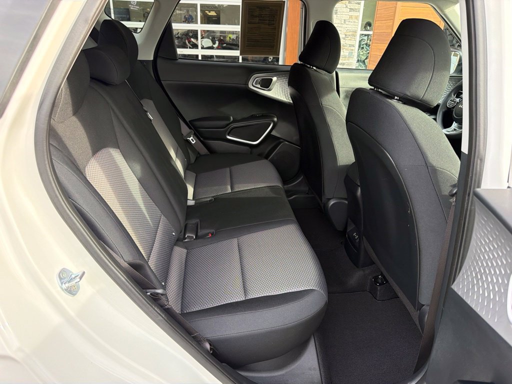 Used 2024 Kia Soul S FWD image 17