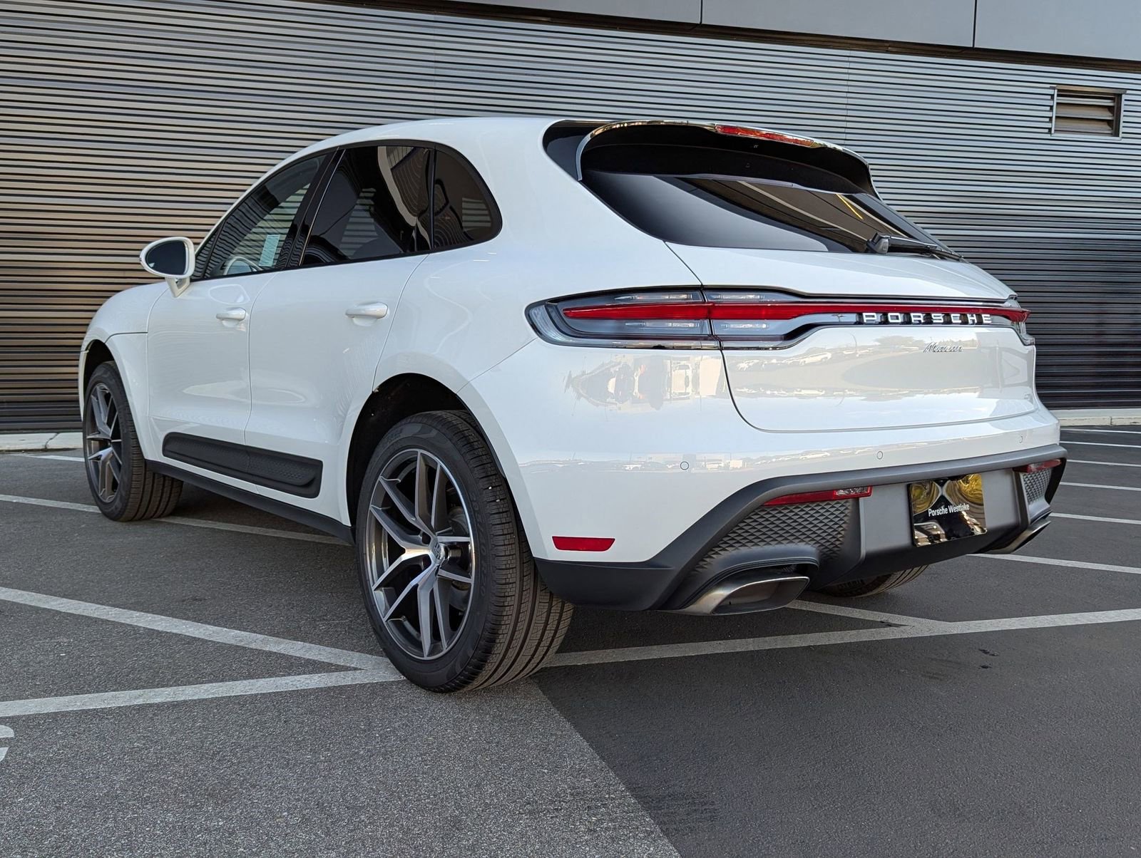Certified 2025 Porsche Macan image 3