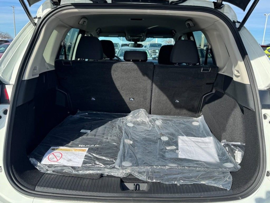 Used 2025 Nissan Rogue S image 7