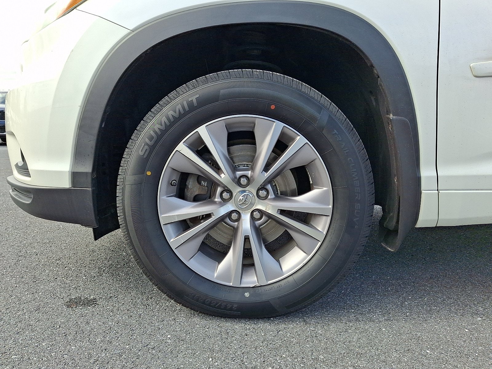 Used 2015 Toyota Highlander XLE AWD/4WD image 9