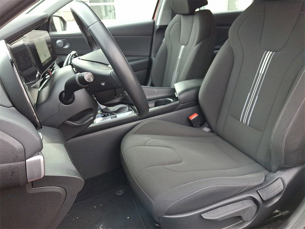 Used 2023 Hyundai Elantra SEL w/ Convenience Package image 15