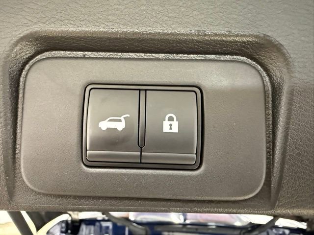 Used 2025 Nissan Rogue SV image 24