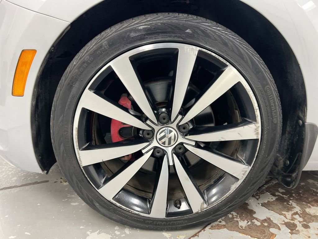 Used 2013 Volkswagen Beetle 2.0T image 25