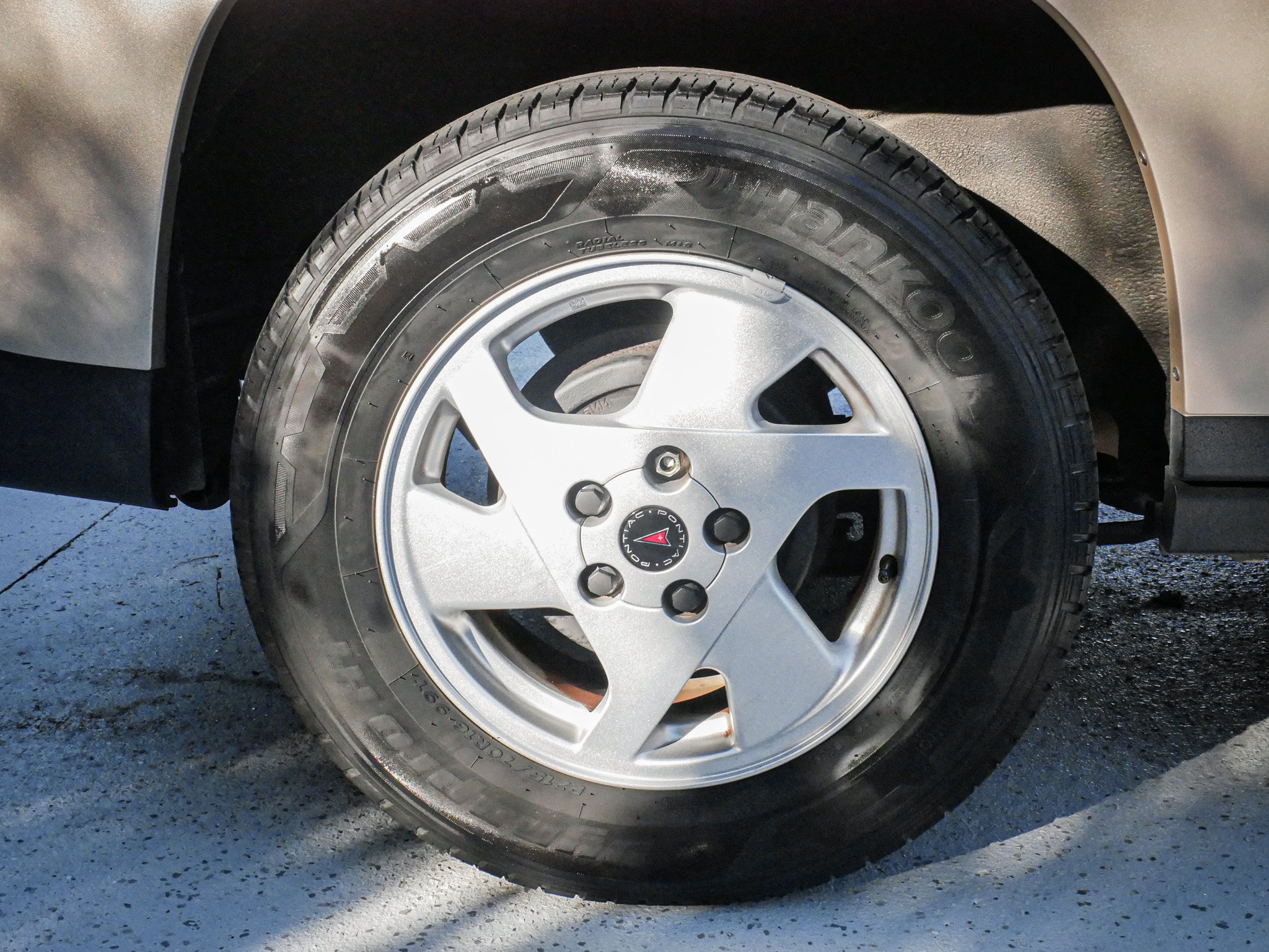 Used 2002 Pontiac Aztek 2WD image 13