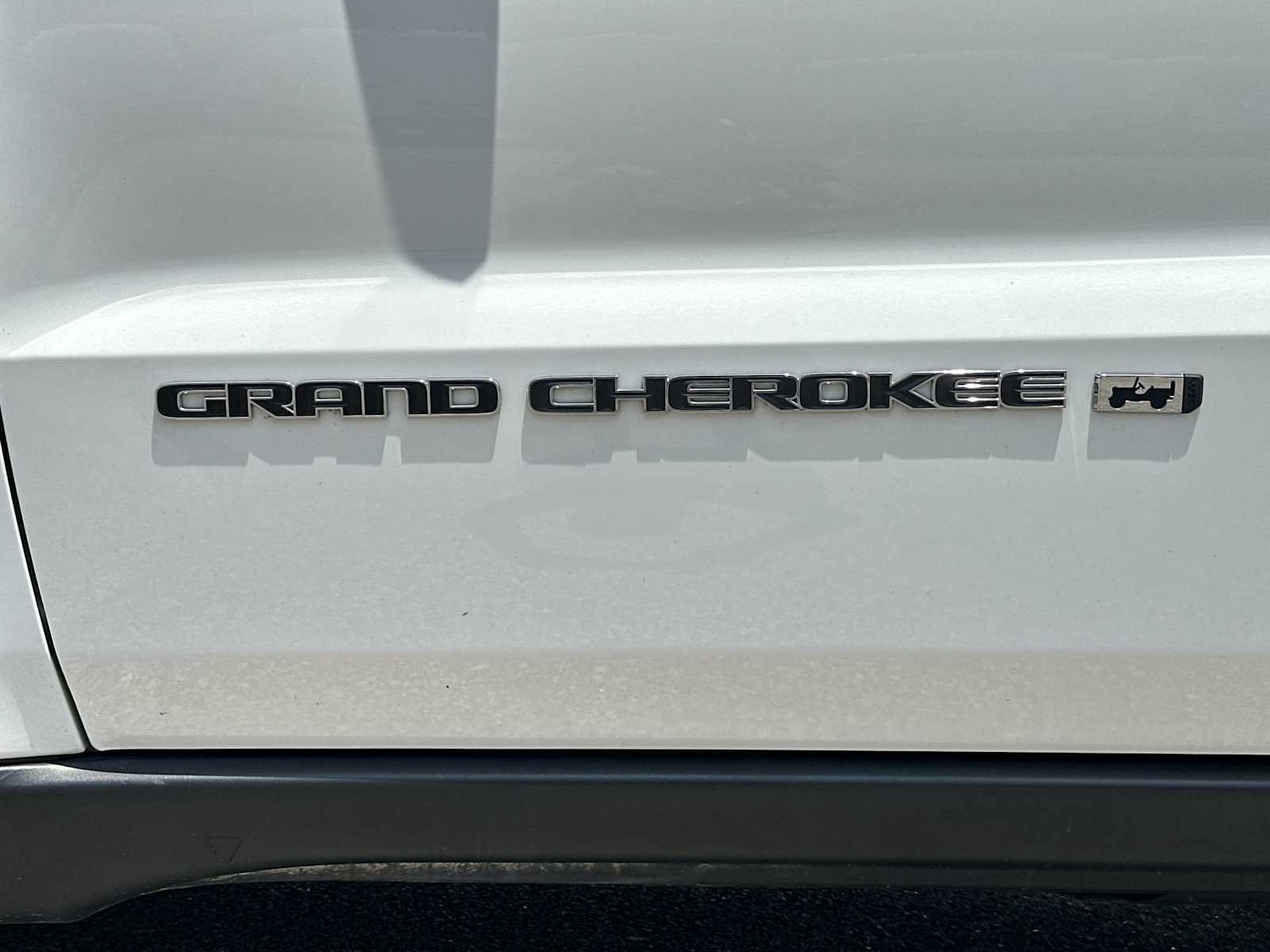 Used 2022 Jeep Grand Cherokee Laredo E w/ Security & Convenience Group AWD/4WD image 13